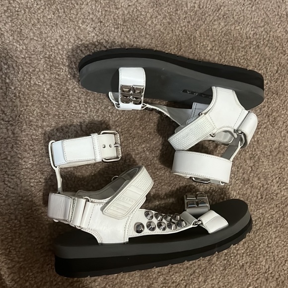 PRADA Sandals!!! 💕37 Euro size. Excellent condition, I have a dust bag. - Picture 4 of 10